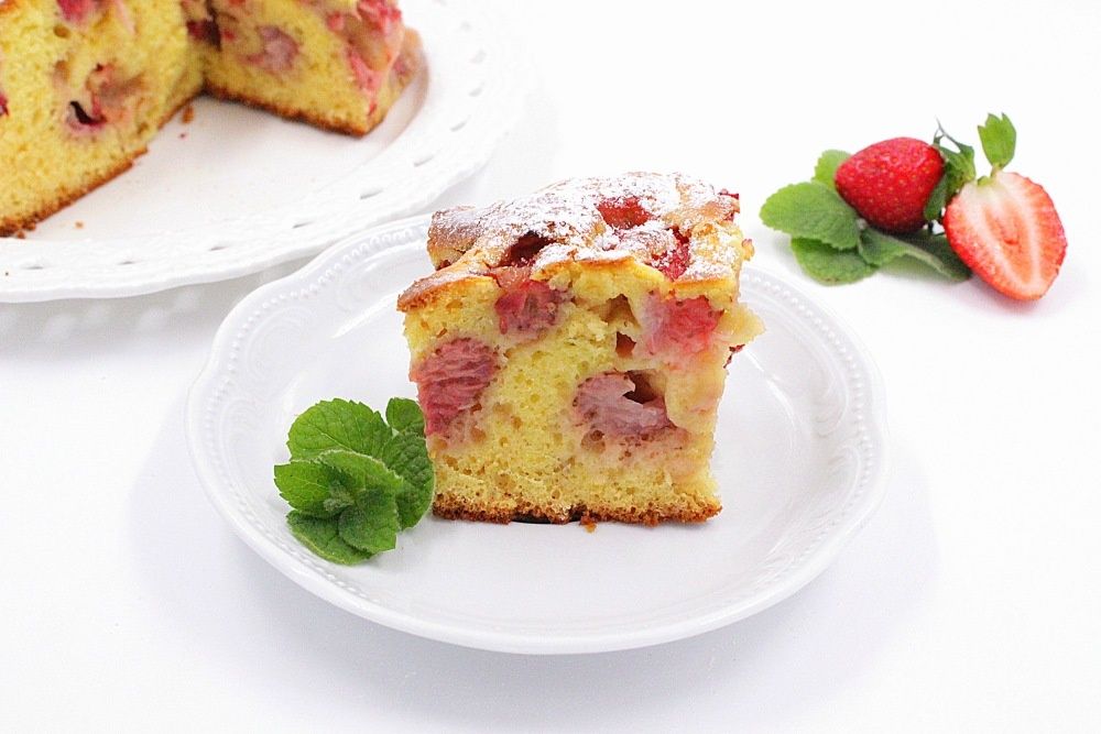 Клубничное наслаждение: простой рецепт пирога, который не оставит равнодушным