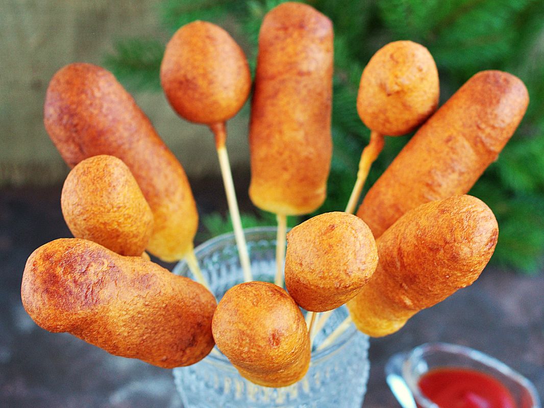 Вкус детства на тарелке: готовим сосиски в тесте и восхищаемся
