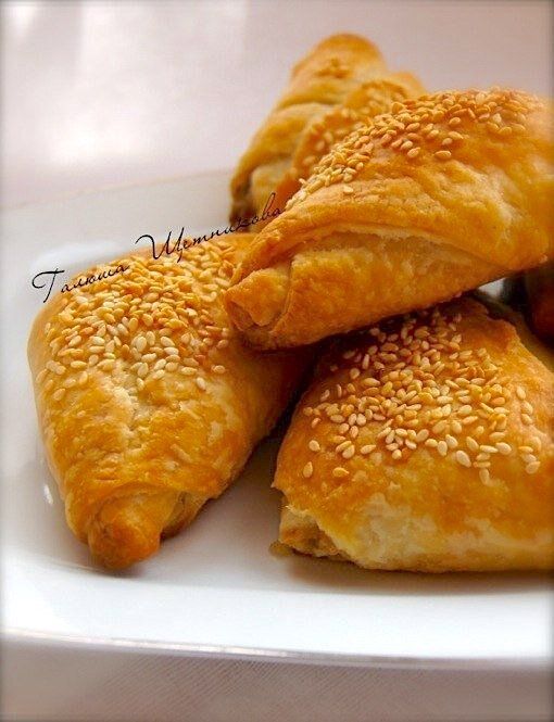 Удивительные треугольники с грибами, сыром и картошкой: быстрое и вкусное угощение