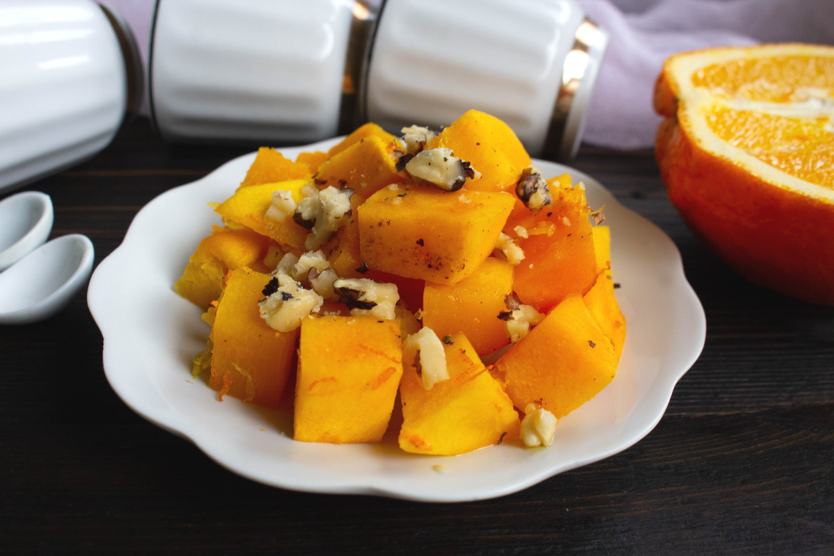 Запеченная тыква с апельсиновым соком и орехами — простой сладкий десерт