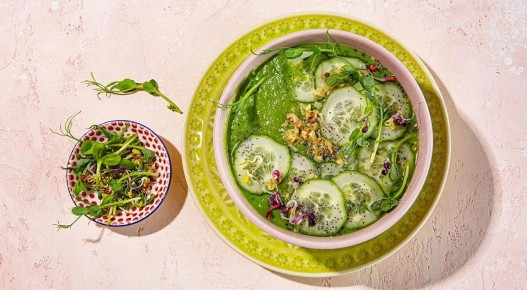 Овощной смузи-боул с маком и орехами: простой старт дня