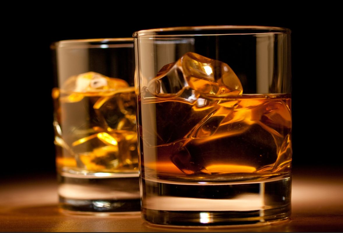 Как выбрать виски с помощью нейросетей: советы от ChatGPT и DeepSeek