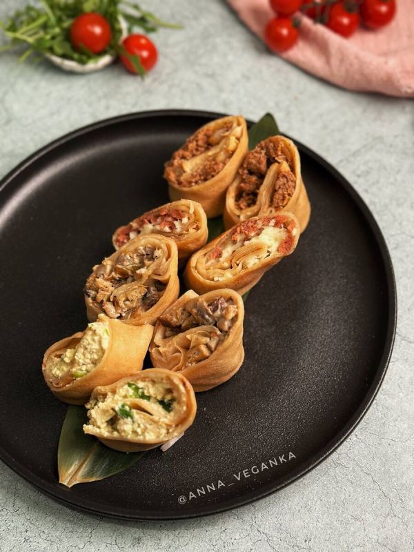 Постные блины на Масленицу: 7 начинок, которые покорят сердца