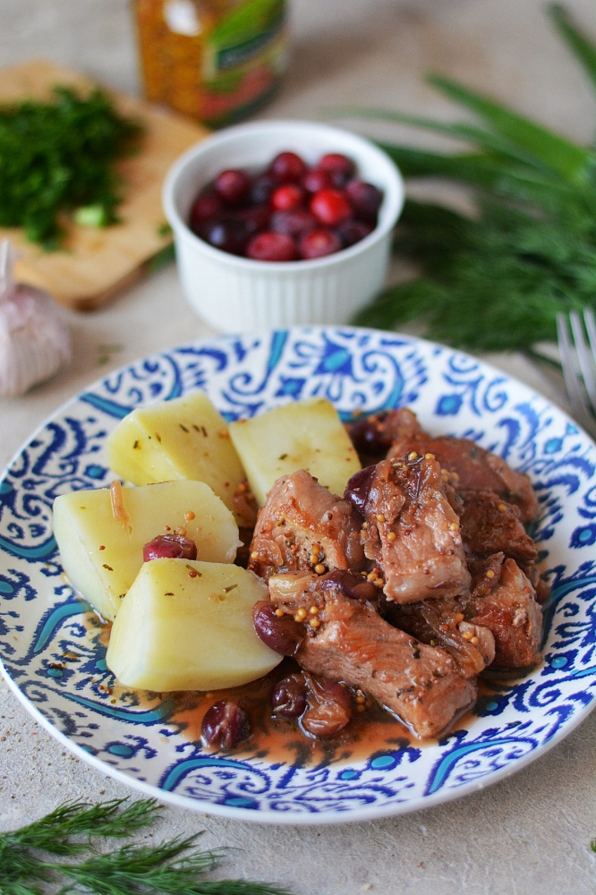 Тушеная свинина с клюквой: наслаждение на вашем столе