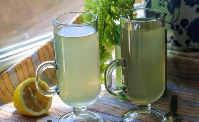 Освежающий лимонад: зеленый чай с мятой для жарких дней