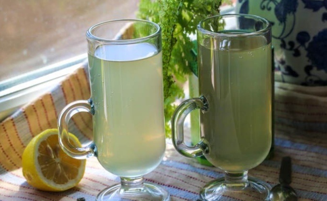 Освежающий лимонад: зеленый чай с мятой для жарких дней