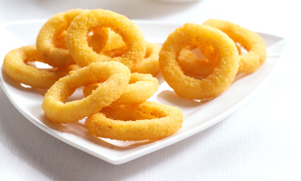 Луковые кольца в кляре: простое и вкусное лакомство для любого застолья