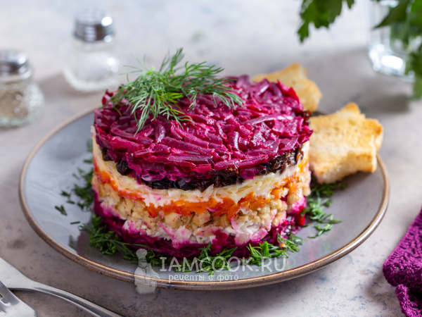 Невероятные новогодние салаты со свеклой: идеи для праздничного стола