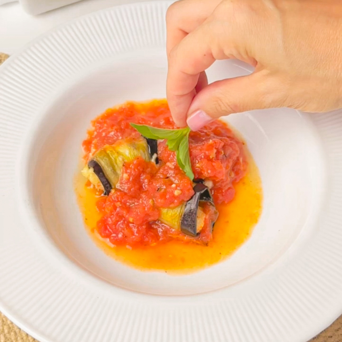 Нежные баклажаны с сыром и помидорами: легкий ужин для всей семьи