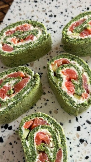 Шпинатный рулет с рыбой: вкусно и просто