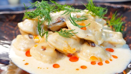 Необычные пельмени с сырным соусом