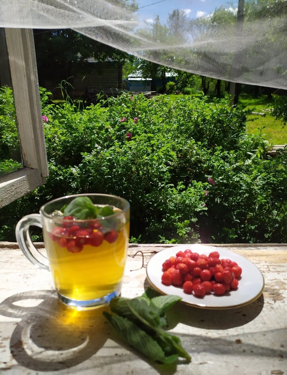 Нежный мятно-земляничный чай для летнего уюта