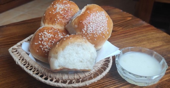 Секрет идеального борща: пампушки с ароматным чесночным соусом