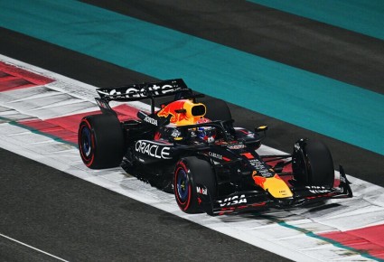 Ферстаппен вновь на вершине: поул в Абу-Даби и крепкая конкуренция от McLaren