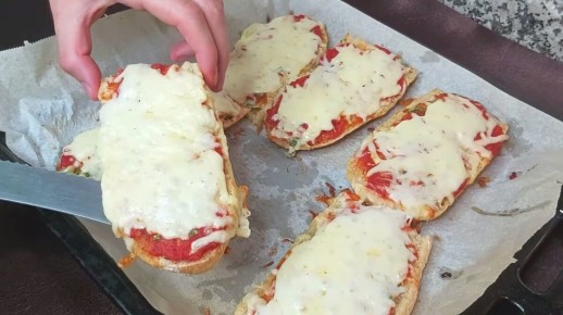 Батон с сыром и зеленью: идеальная замена пицце