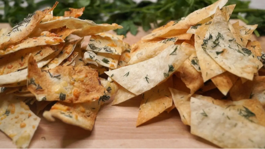 Хрустящие чипсы из лаваша: легкий и полезный перекус для детей