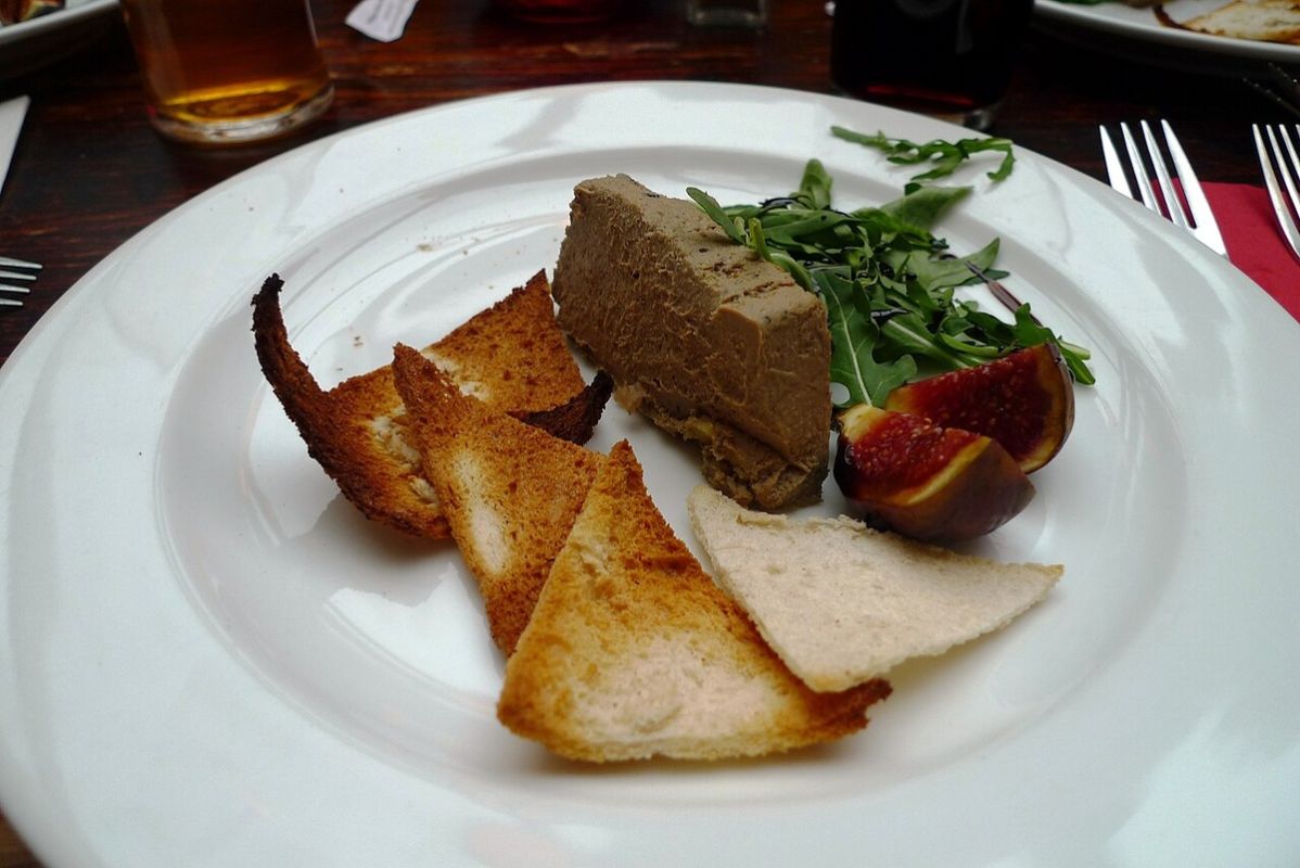 Паштет: Кулинарное Искусство от Древних Корней до Современных Вершин