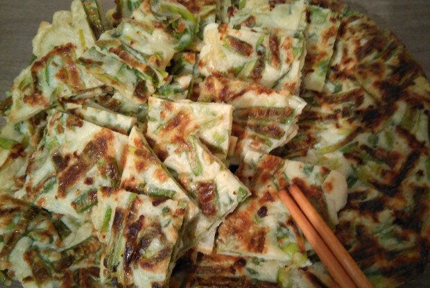 Луковые блинчики Пхаджон