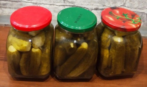 Как приготовить хрустящие консервированные огурцы: проверенный годами рецепт