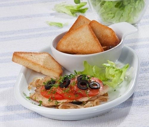 Жареная рыба с томатами: греческий ужин всего за 50 минут