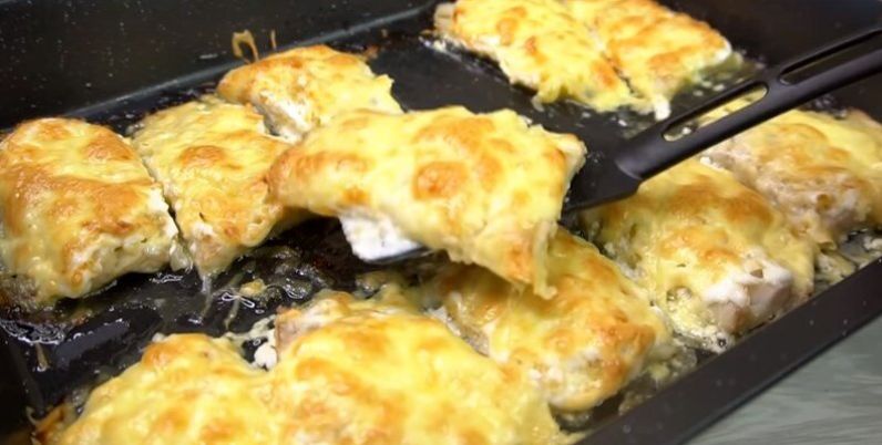 Как приготовить рыбу под луковой шубой: простой и вкусный рецепт