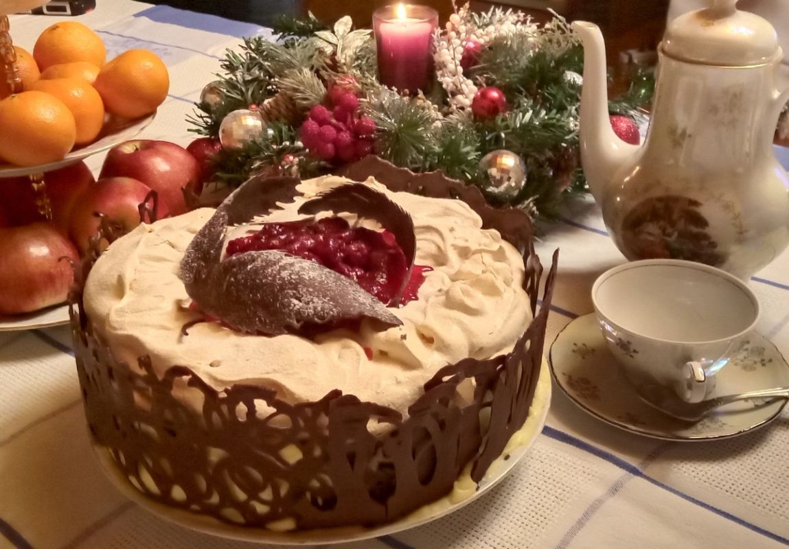 Необычный торт "Вишня в облаках": десерт, который порадует всю семью