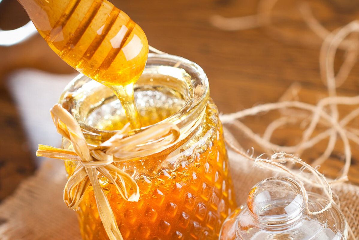 Как вернуть жидкость засахаренному меду: мифы и реалии от пчеловода