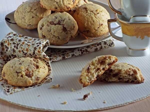 Нежное печенье с шоколадной крошкой для быстрого десерта