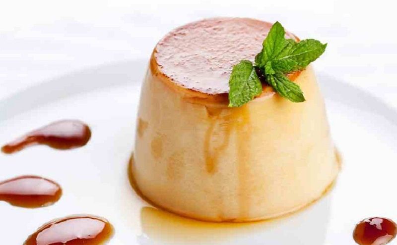Карамельный флан за пять минут: простой десерт, который удивит сладкоежек