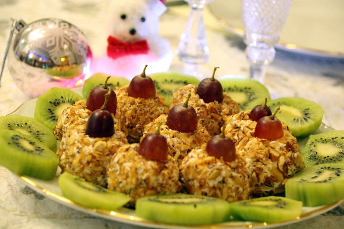 Нежные творожные шарики с орехами: идеальная закуска к вину