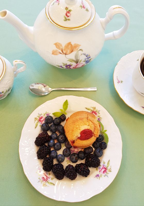 Пущай веселье и вкус: клубничные кексы с творожным сюрпризом