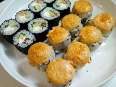 Изысканные роллы с мидиями и запечённые с соусом спайси: мастер-класс