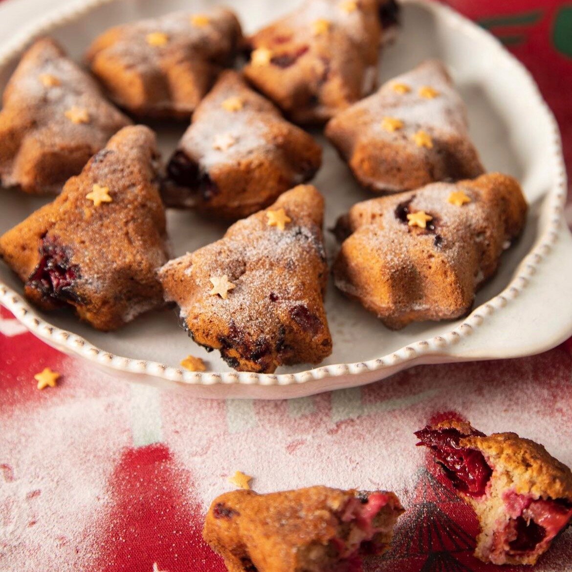 Легкие банановые кексы с вишней и кокосом: рецепт без муки