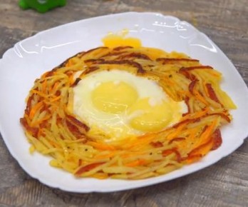 Картофельные гнёзда с яичным наполнителем: простой и эффектный рецепт