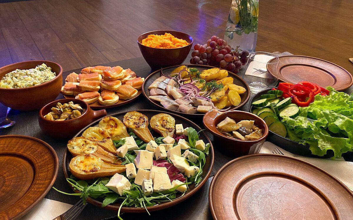 Как мобильные технологии изменили традиции встреч с гостями