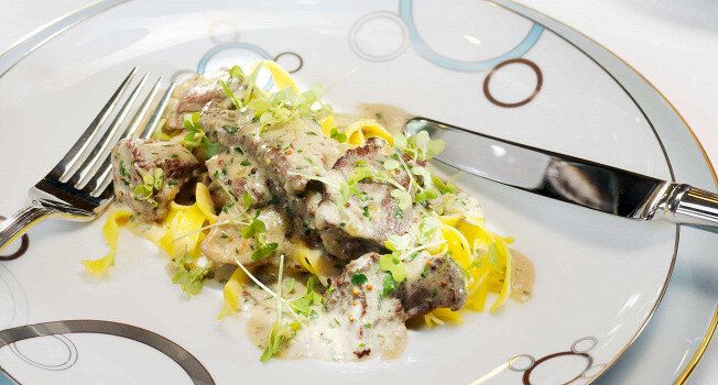 Как приготовить идеальный бефстроганов: секреты шефов