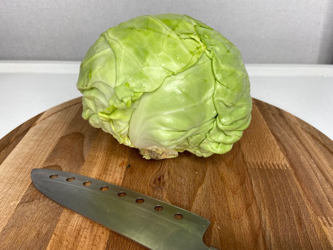 Необычный салат с молодой капустой: легкость и свежесть на вашем столе