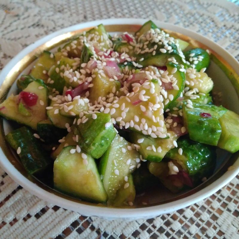 Непередаваемая свежесть: как приготовить битые огурцы по китайскому рецепту