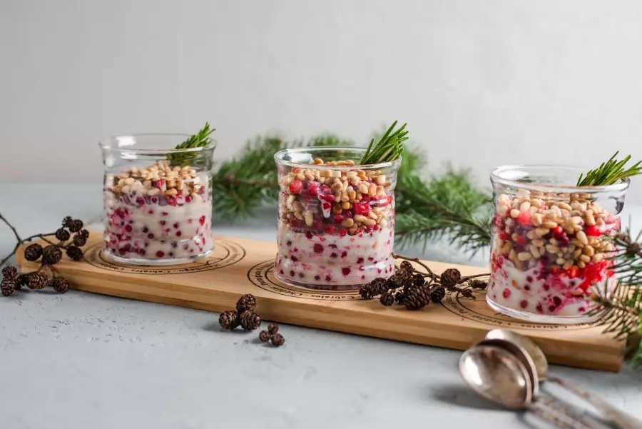 Неповторимый ягодный десерт с орехами и сгущёнкой