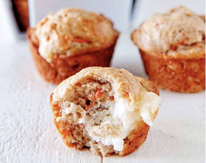 Нежные маффины с кремом из сливочного сыра: удивите близких