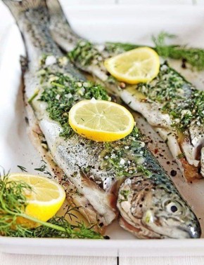Запеченная форель с ароматными травами