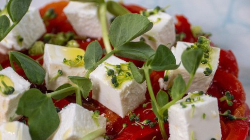 Простой салат в ресторане: три ингредиента, которые поразят всех