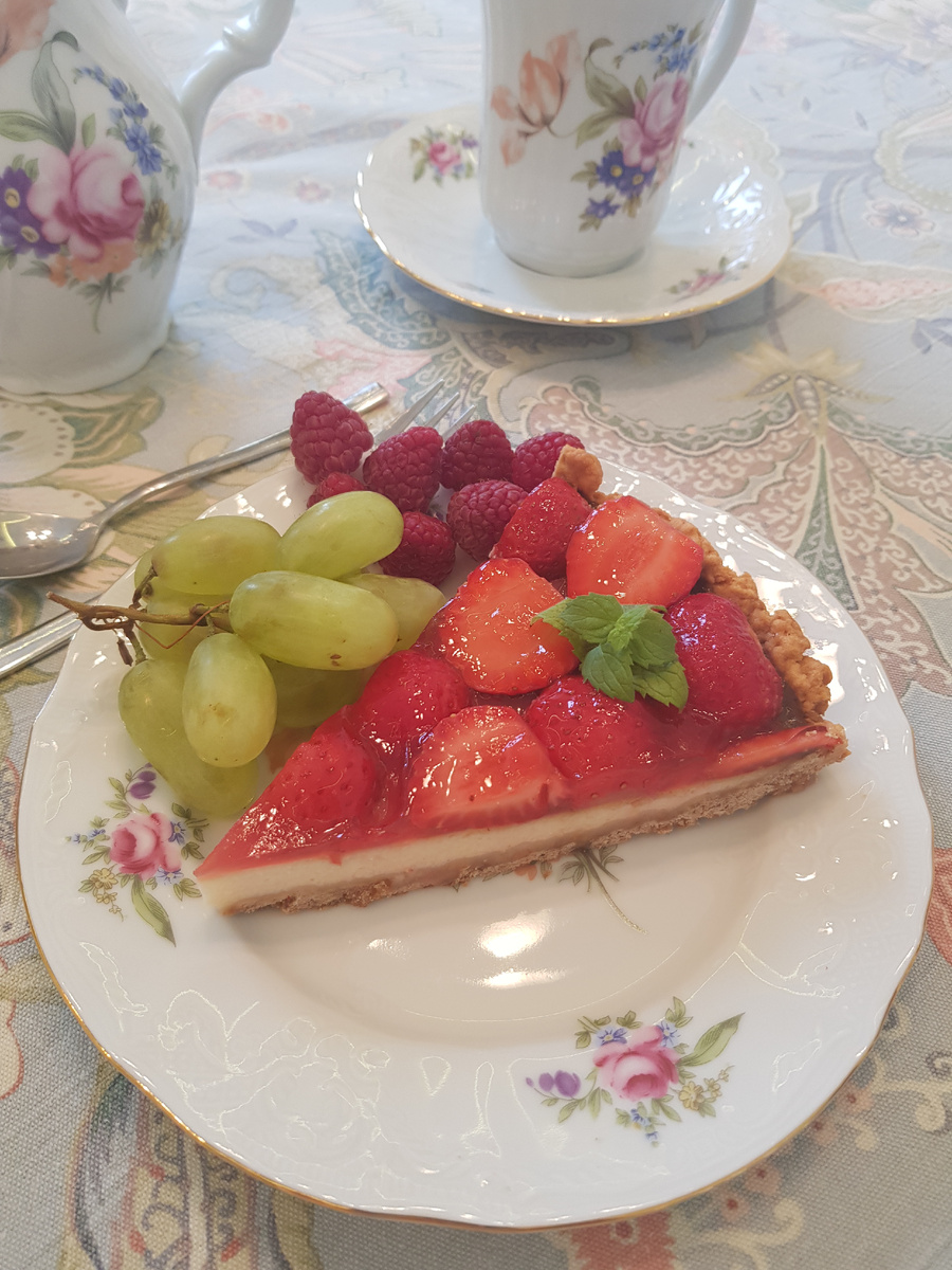 Вкус лета в каждом кусочке: как приготовить чизкейк с клубникой