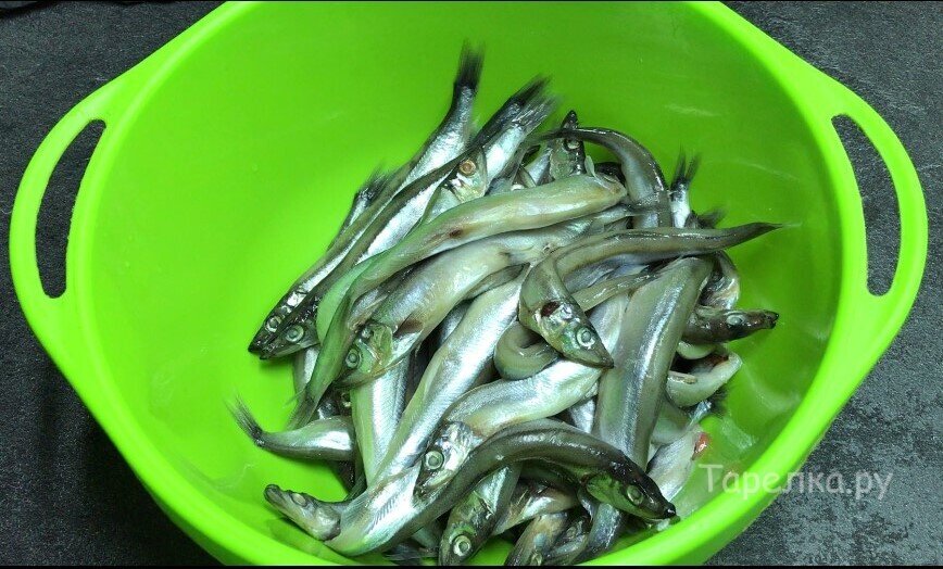 Как жарить мойву без брызг и запаха: секреты приготовления