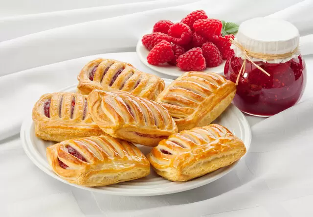 Необычная история слоеного теста: от традиций до современных кулинарных шедевров