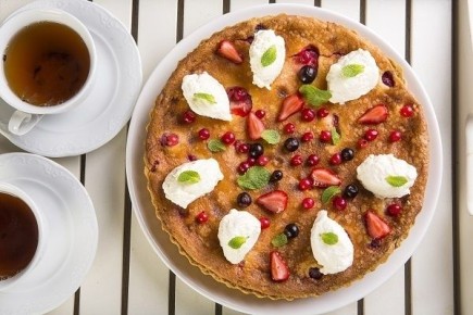 Летние десерты: как легко создать ягодный пирог за три шага