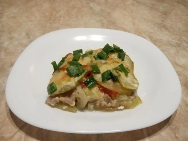 Летняя запеканка из кабачков и куриного филе: быстрый и полезный ужин