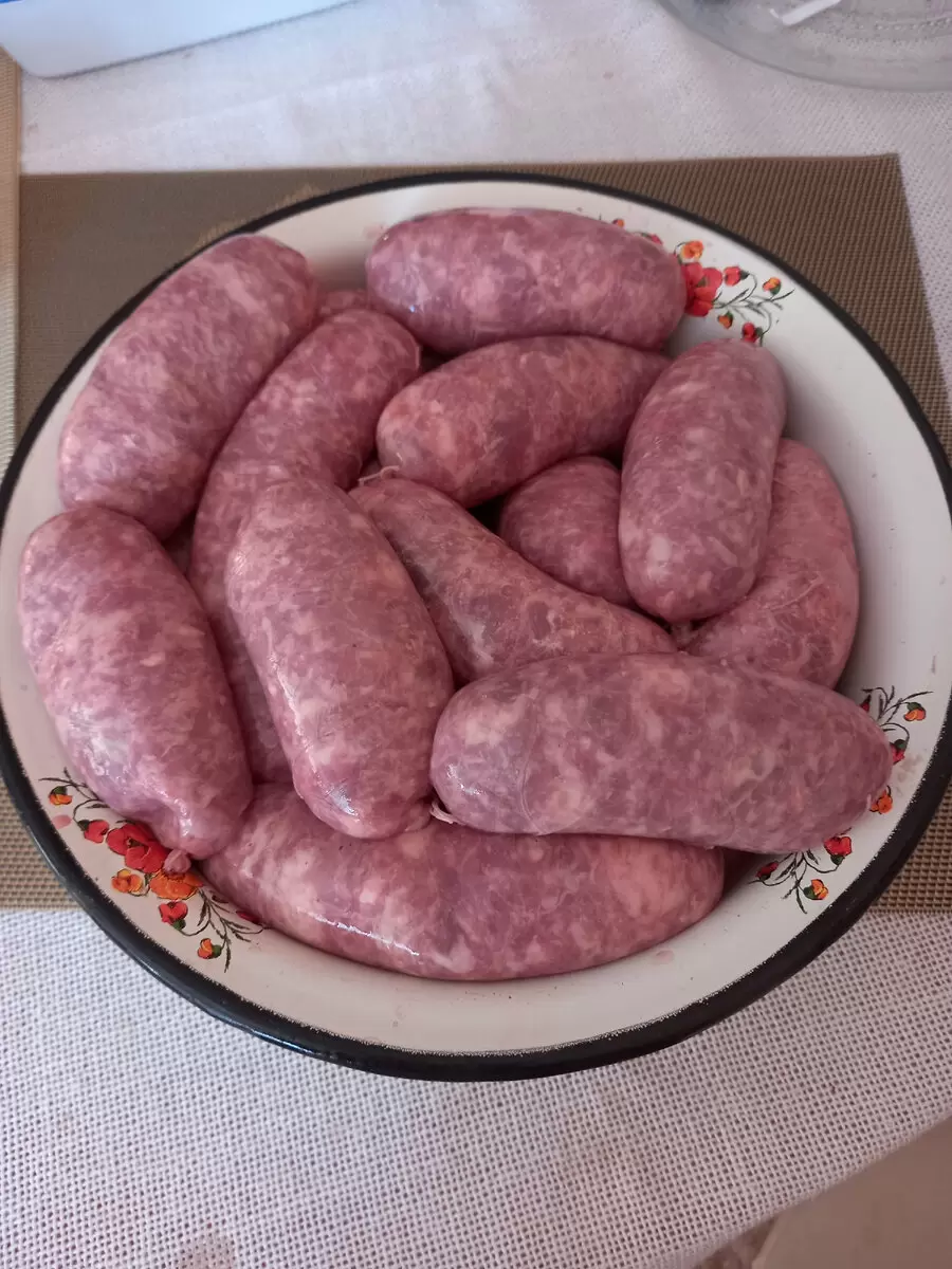 Как быстро приготовить домашние колбаски: секреты успеха
