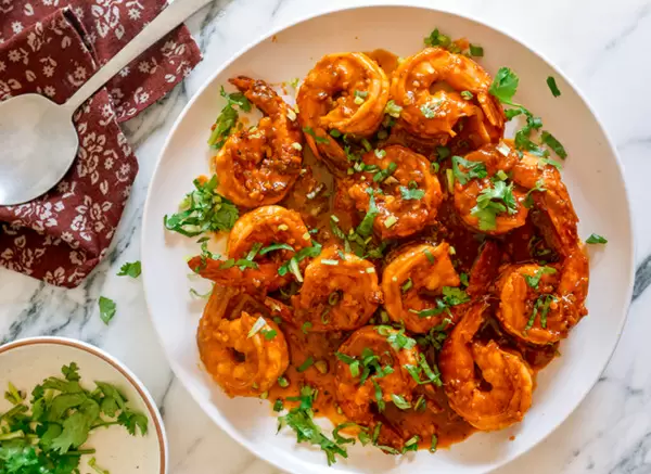 Креветки с чили и чесноком: острые угощения для гурманов