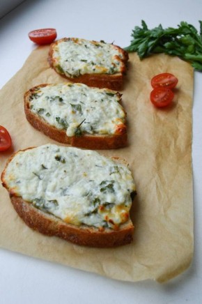 Необычный завтрак: горячие бутерброды с творожной начинкой